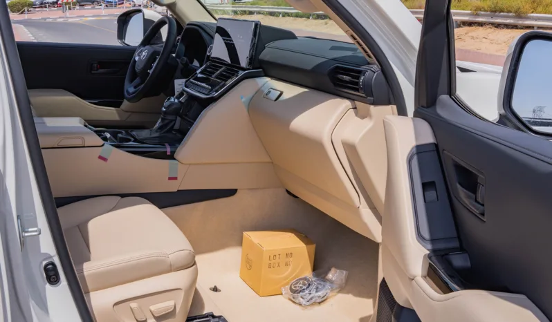 
								2026 Toyota Land Cruiser 300 GXR 4.0L AT Petrol (White-Beige) full									