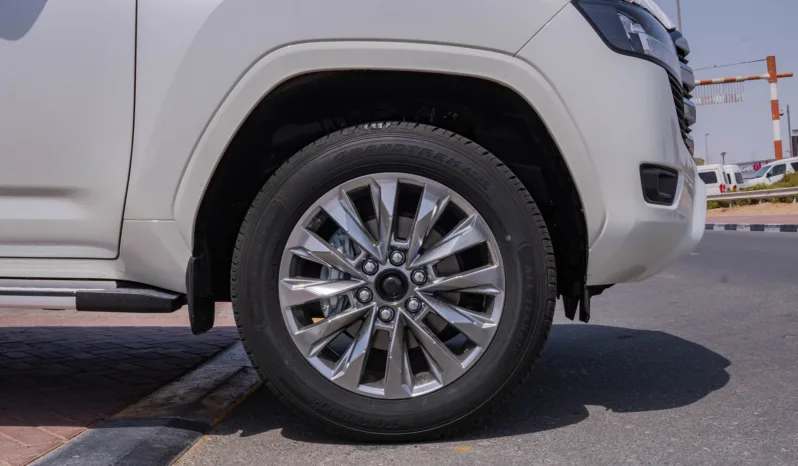 
								2026 Toyota Land Cruiser 300 GXR 4.0L AT Petrol (White-Beige) full									