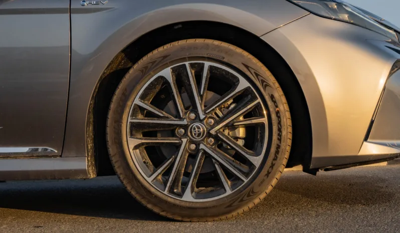 
2026 Toyota Camry LE 2.5L AT Hybrid (Gray) full									