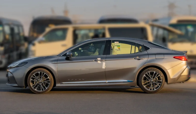 
2026 Toyota Camry LE 2.5L AT Hybrid (Gray) full									