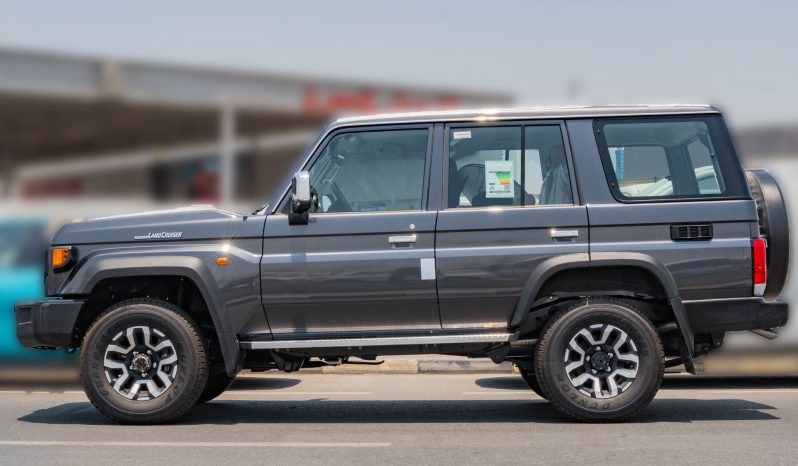 
								2026 Toyota Land Cruiser LC 76 4.0L AT Petrol (Gray) full									