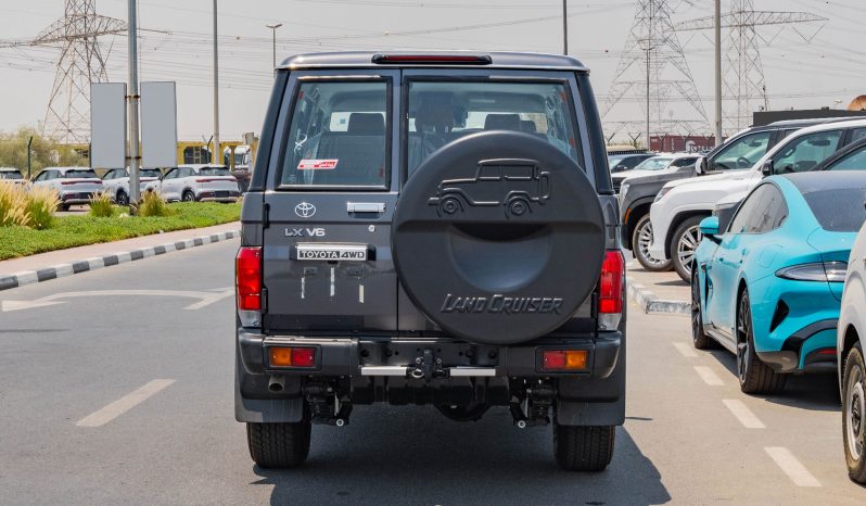 
								2026 Toyota Land Cruiser LC 76 4.0L AT Petrol (Gray) full									
