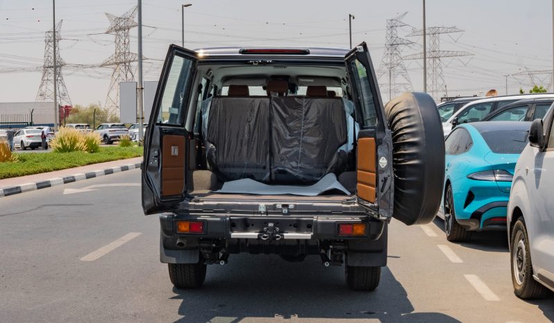 
								2026 Toyota Land Cruiser LC 76 4.0L AT Petrol (Gray) full									