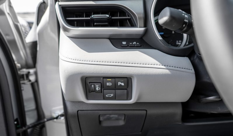 
								2026 Toyota Highlander GLE 2.5L AT Hybrid (Silver) full									