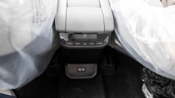 
2026 Toyota Highlander GLE 2.5 AT Hybrid (White) full									