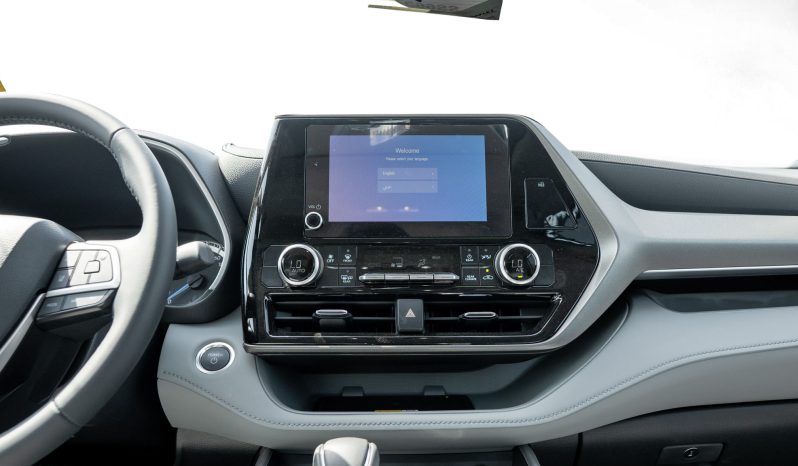 
2026 Toyota Highlander GLE 2.5 AT Hybrid (White) full									