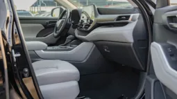
2026 Toyota Highlander LE 2.5L AT Hybrid (Black) full									