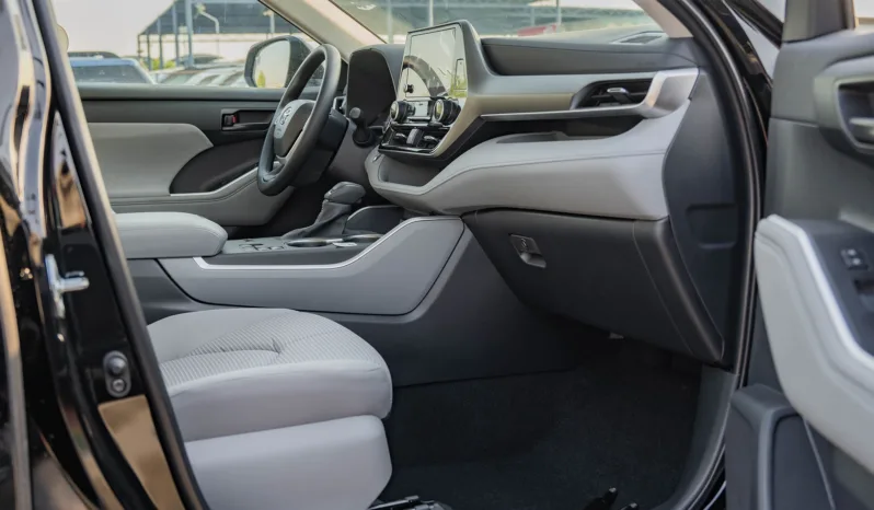 
2026 Toyota Highlander LE 2.5L AT Hybrid (Black) full									