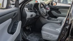 
2026 Toyota Highlander LE 2.5L AT Hybrid (Black) full									