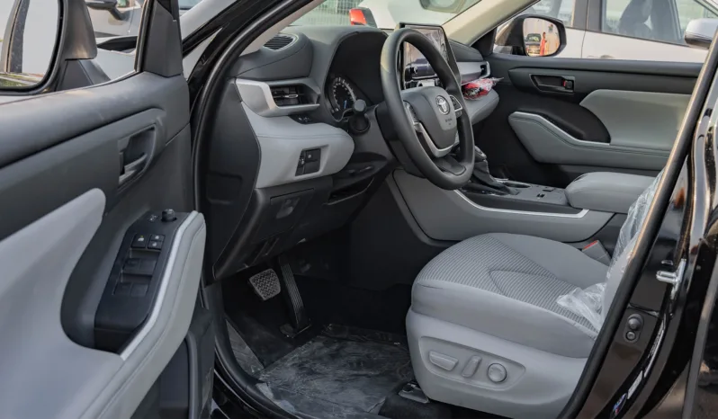 
2026 Toyota Highlander LE 2.5L AT Hybrid (Black) full									