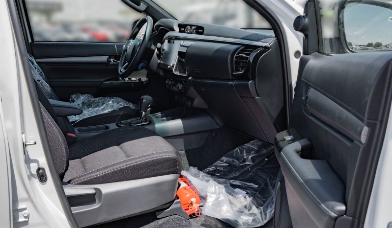 
2025 Toyota Hilux Adventure 4.0L AT Petrol (White) full									