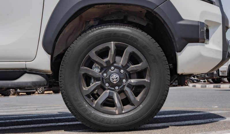 
2025 Toyota Hilux Adventure 4.0L AT Petrol (White) full									
