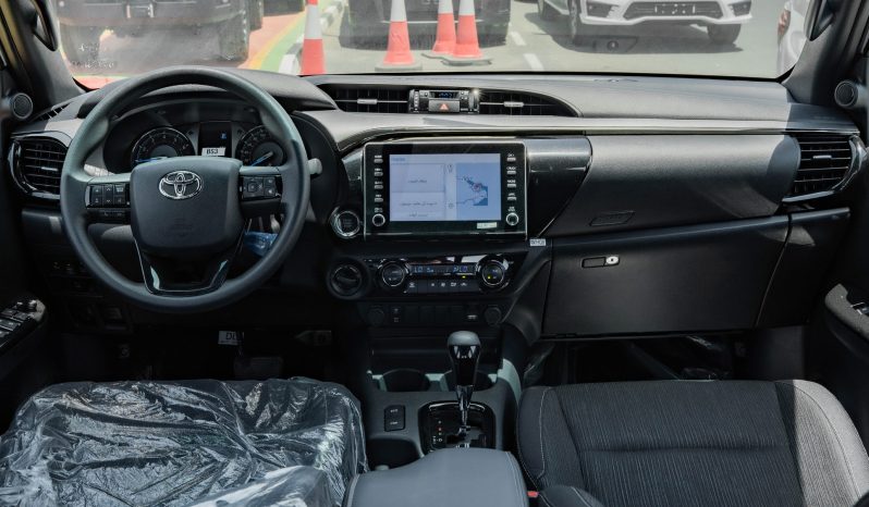 
2025 Toyota Hilux Adventure 4.0L AT Petrol (White) full									