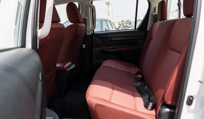 
								2025 Toyota Hilux DLX 2.7L AT Petrol (White) full									