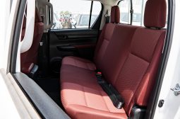 
										2025 Toyota Hilux DLX 2.7L AT Petrol (White) full									