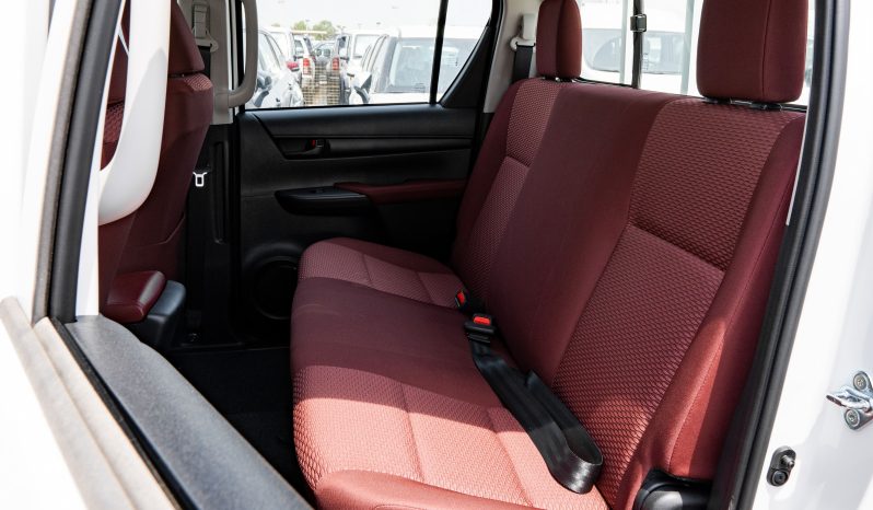 
								2025 Toyota Hilux DLX 2.7L AT Petrol (White) full									