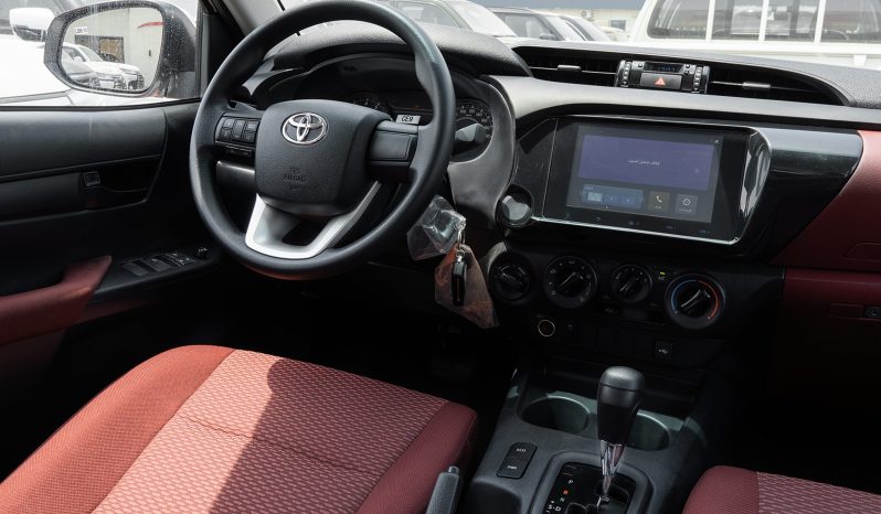 
								2025 Toyota Hilux DLX 2.7L AT Petrol (White) full									