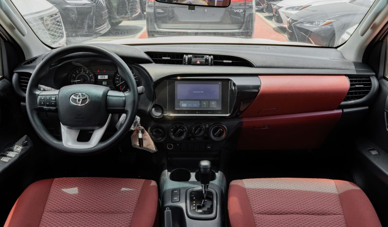 
								2025 Toyota Hilux DLX 2.7L AT Petrol (White) full									
