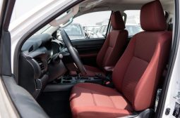 
										2025 Toyota Hilux DLX 2.7L AT Petrol (White) full									