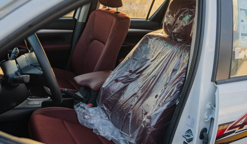 
2025 Toyota Hilux GLXS 2.7L AT Petrol full									