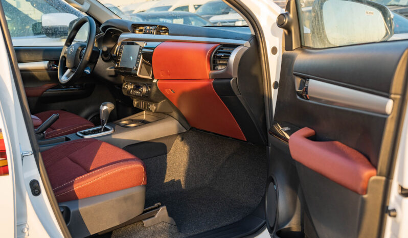 
2025 Toyota Hilux GLXS 2.7L AT Petrol full									