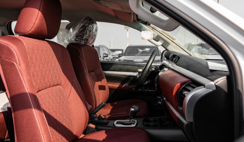 
2025 Toyota Hilux SGLX 2.4L AT Diesel (White) full									