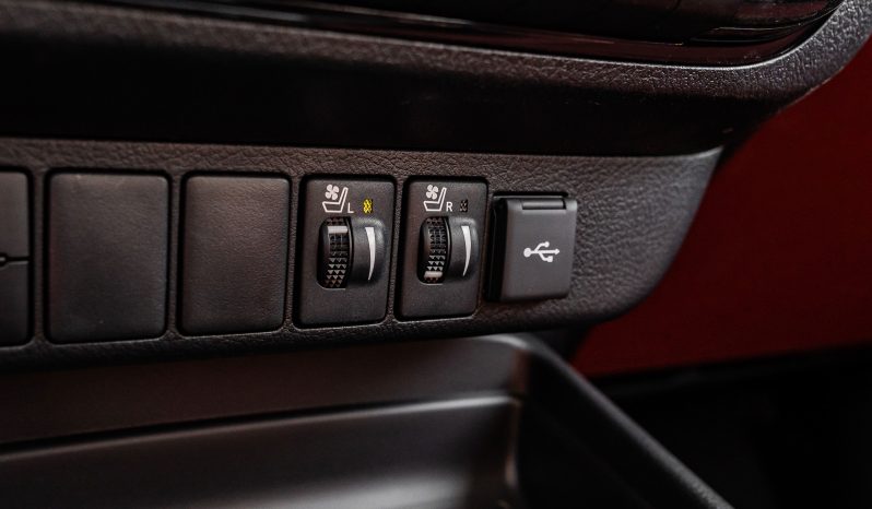 
2025 Toyota Hilux SGLX 2.4L AT Diesel (White) full									