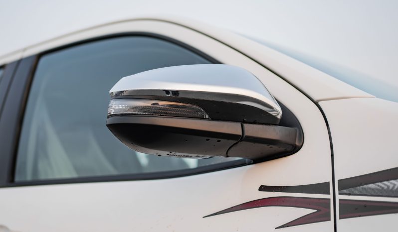 
2025 Toyota Hilux SGLX 2.4L AT Diesel (White) full									