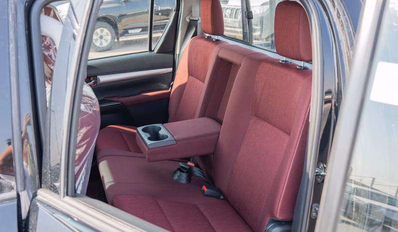 
2025 Toyota Hilux TRD SR5 4.0L Petrol AT (Black) full									