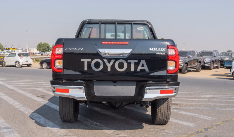 
2025 Toyota Hilux TRD SR5 4.0L Petrol AT (Black) full									