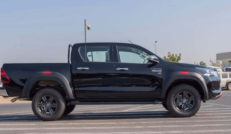 
2025 Toyota Hilux TRD SR5 4.0L Petrol AT (Black) full									