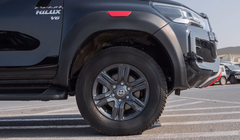 
2025 Toyota Hilux TRD SR5 4.0L Petrol AT (Black) full									