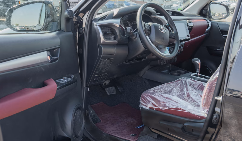 
2025 Toyota Hilux TRD SR5 4.0L Petrol AT (Black) full									