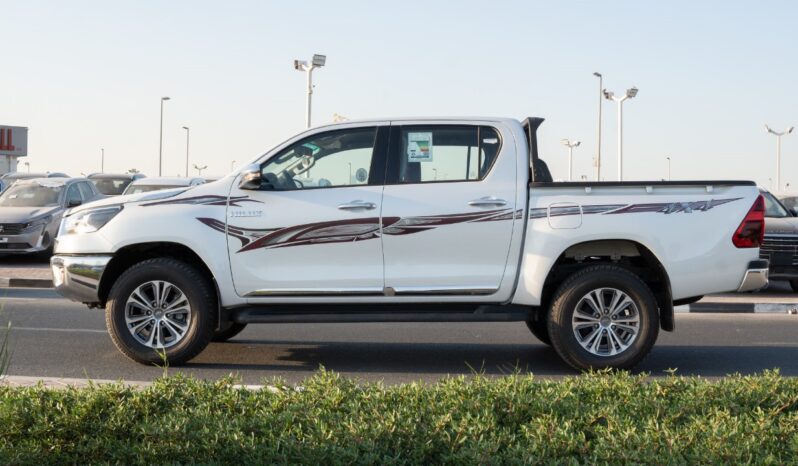 
2025 Toyota Hilux SGLX 2.7L Petrol AT Full Option full									