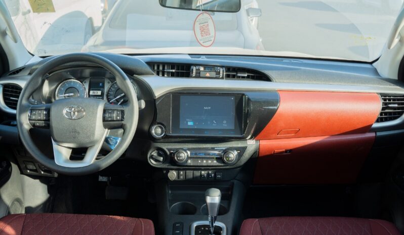 
2025 Toyota Hilux SGLX 2.7L Petrol AT Full Option full									