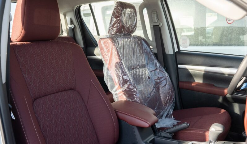 
2025 Toyota Hilux SGLX 2.7L Petrol AT Full Option full									