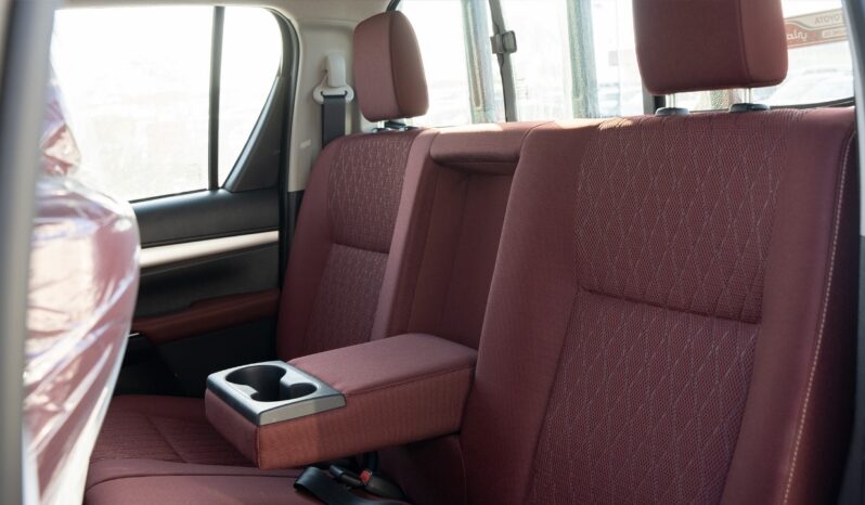 
2025 Toyota Hilux SGLX 2.7L Petrol AT Full Option full									