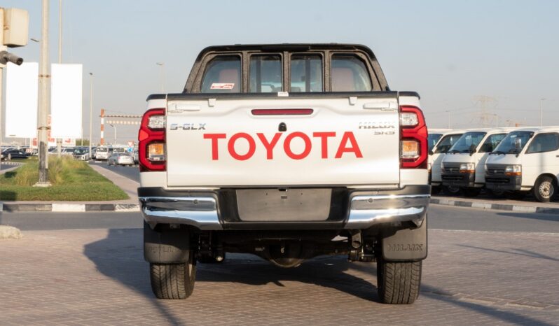 
2025 Toyota Hilux SGLX 2.7L Petrol AT Full Option full									