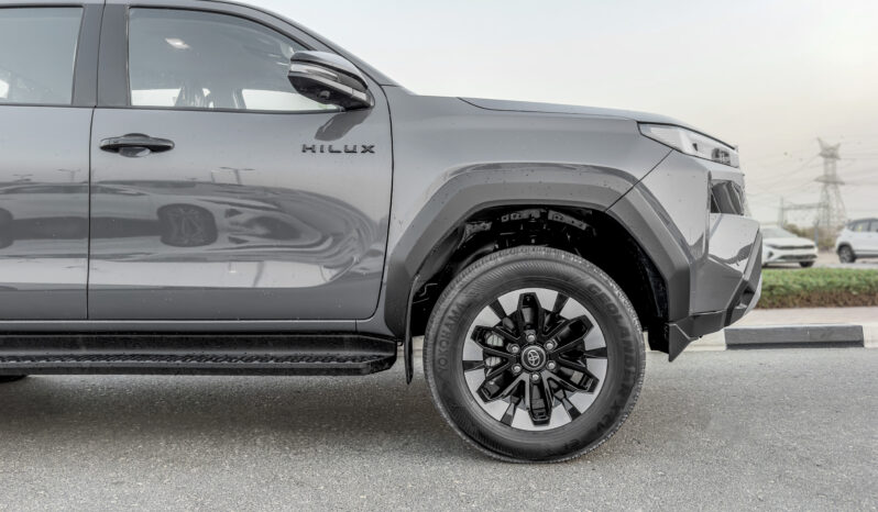 
								2027 Toyota Hilux Premium 4.0L AT Petrol (Gray-Red) full									