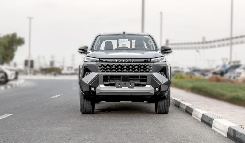 
								2027 Toyota Hilux Premium 4.0L AT Petrol (Gray-Red) full									