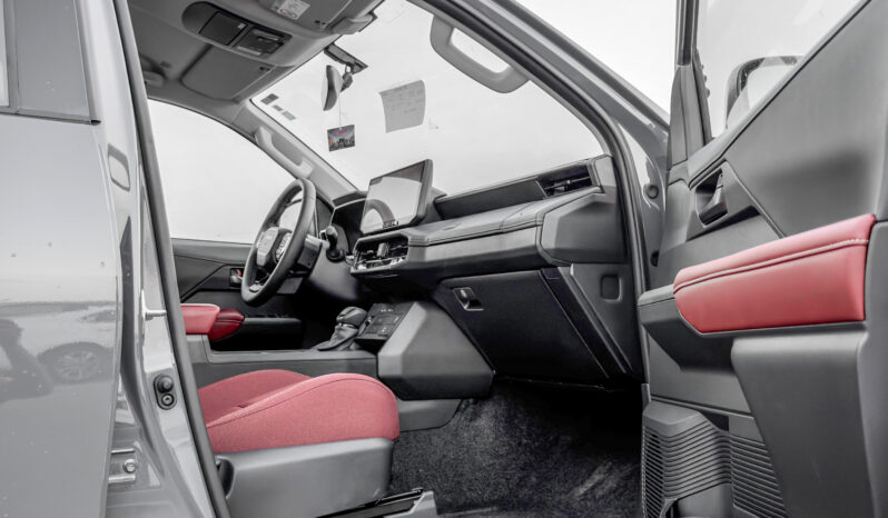 
								2027 Toyota Hilux Premium 4.0L AT Petrol (Gray-Red) full									