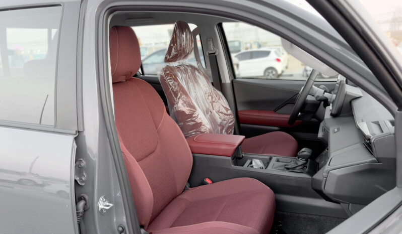 
								2027 Toyota Hilux Premium 4.0L AT Petrol (Gray-Red) full									