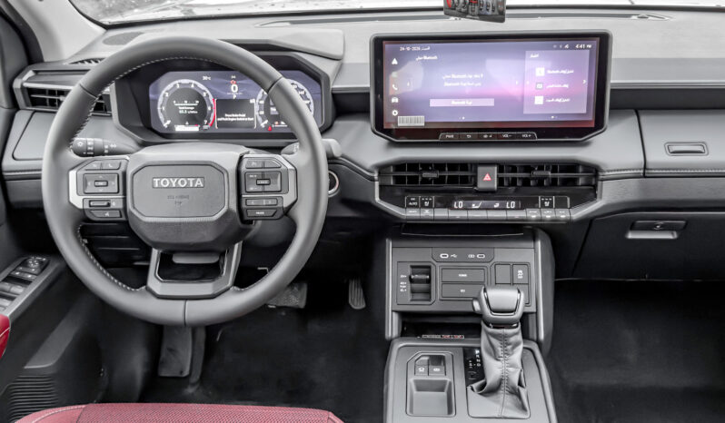 
								2027 Toyota Hilux Premium 4.0L AT Petrol (Gray-Red) full									