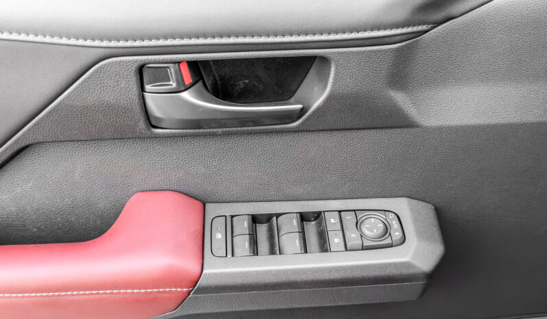 
								2027 Toyota Hilux Premium 4.0L AT Petrol (Gray-Red) full									