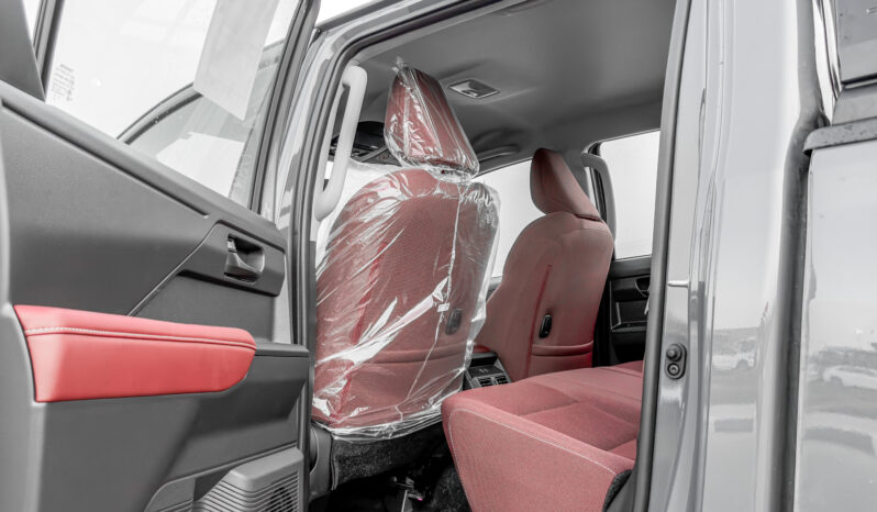 
								2027 Toyota Hilux Premium 4.0L AT Petrol (Gray-Red) full									