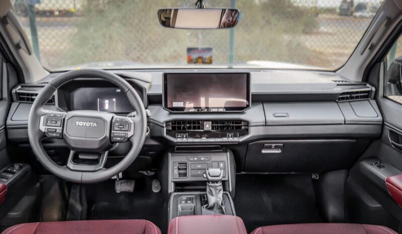 
								2027 Toyota Hilux Premium 4.0L AT Petrol (Gray-Red) full									