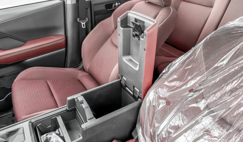 
								2027 Toyota Hilux Premium 4.0L AT Petrol (Gray-Red) full									