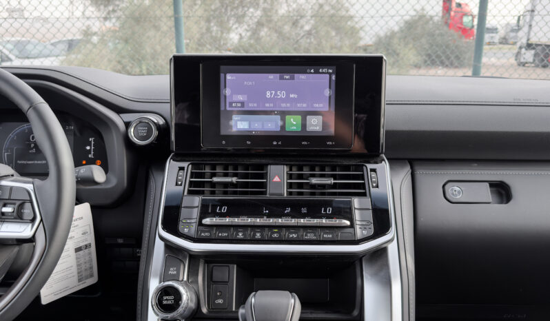 
								2026 Toyota Land Cruiser GXR 4.0L AT Petrol With Radar (Black) full									