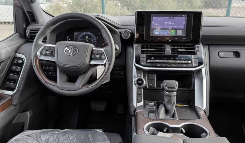 
								2026 Toyota Land Cruiser GXR 4.0L AT Petrol With Radar (Black) full									