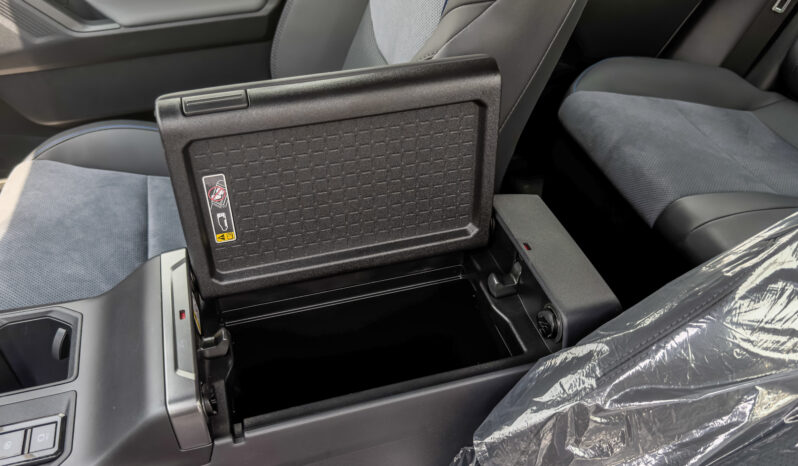 
								2026 Toyota Rav4 XSE 2.5L AT Hybrid (Blue-Black) full									